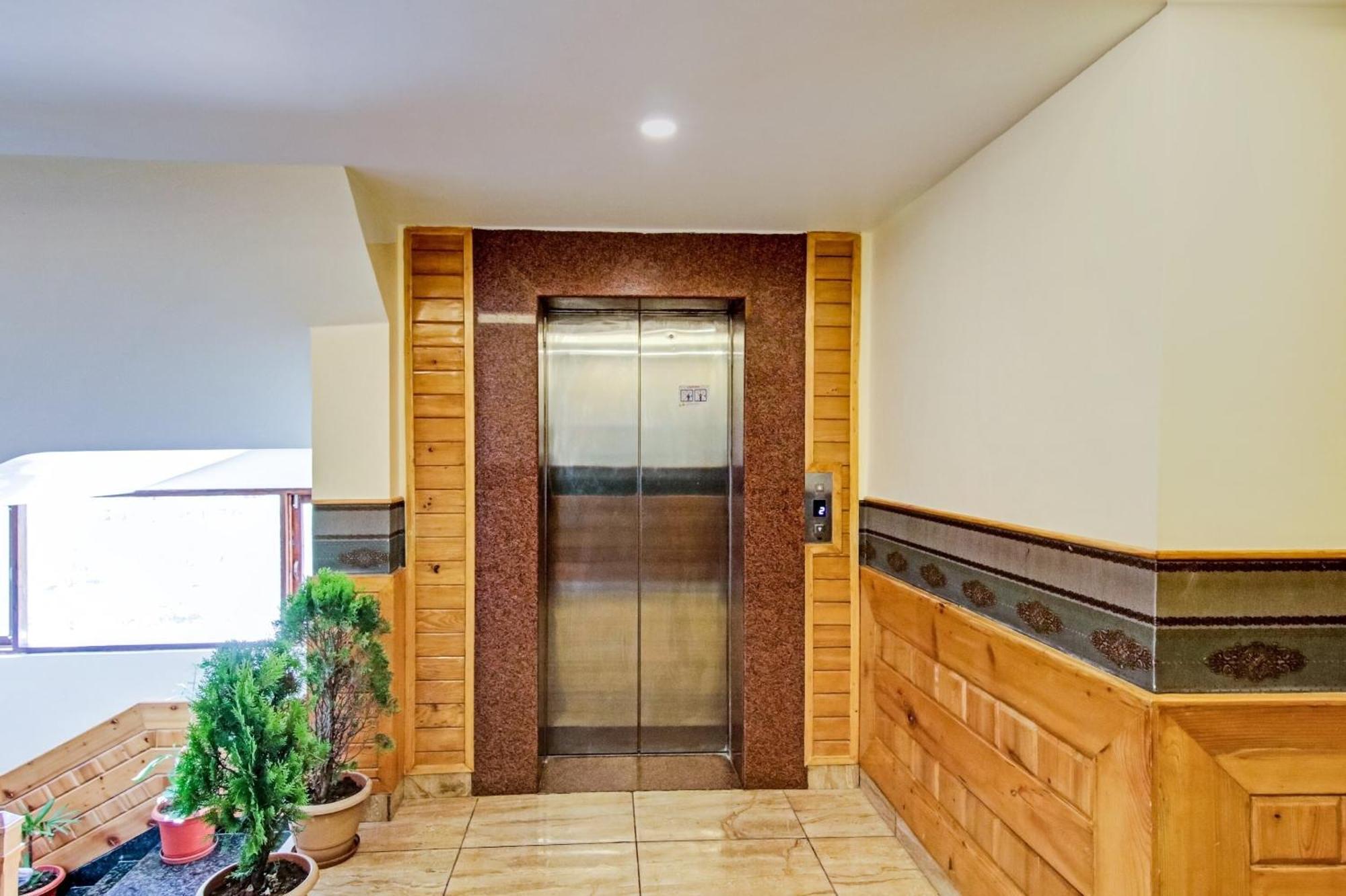 ホテル Townhouse Oak Rohtang Heights Manāli エクステリア 写真