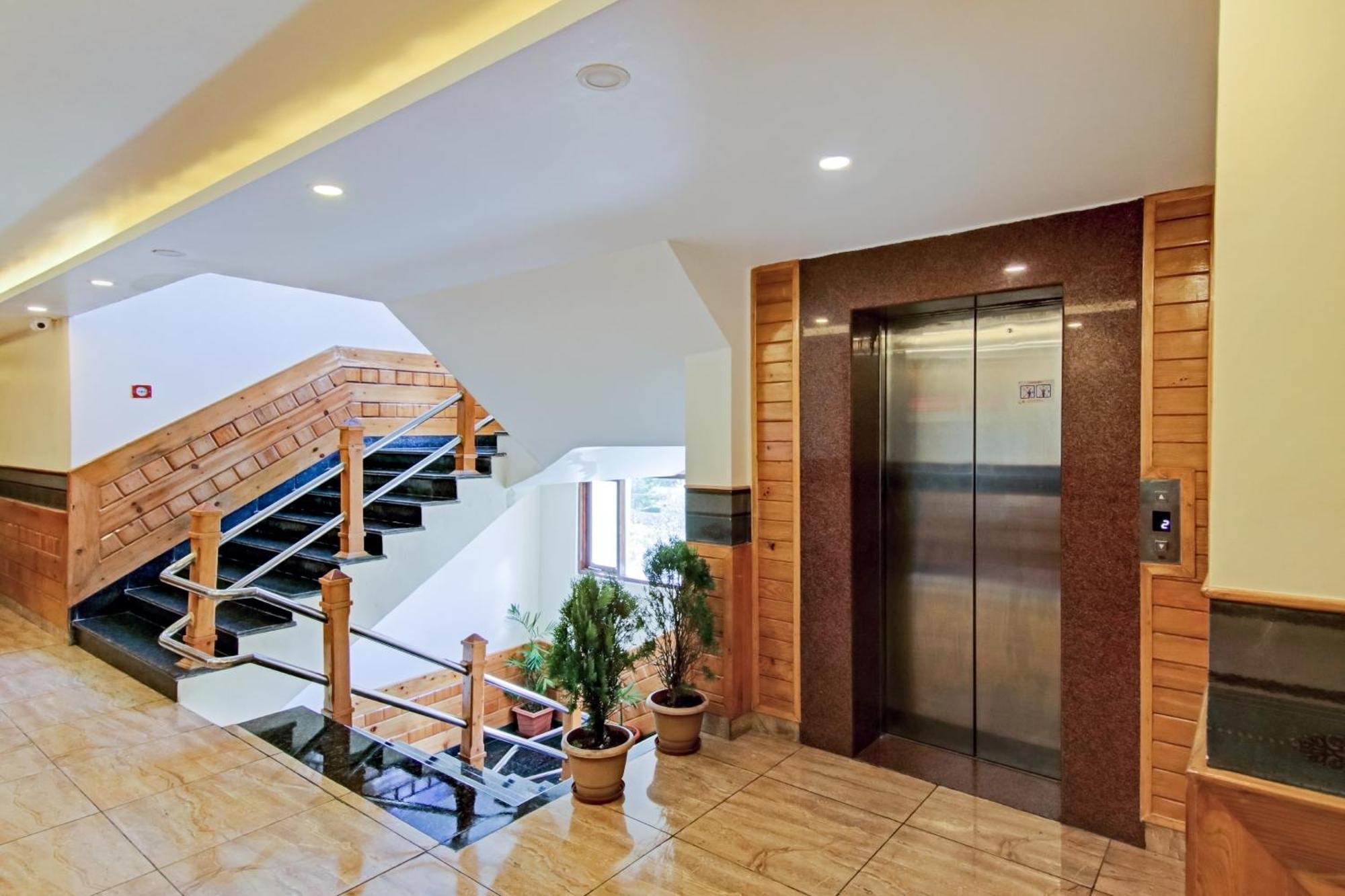 ホテル Townhouse Oak Rohtang Heights Manāli エクステリア 写真