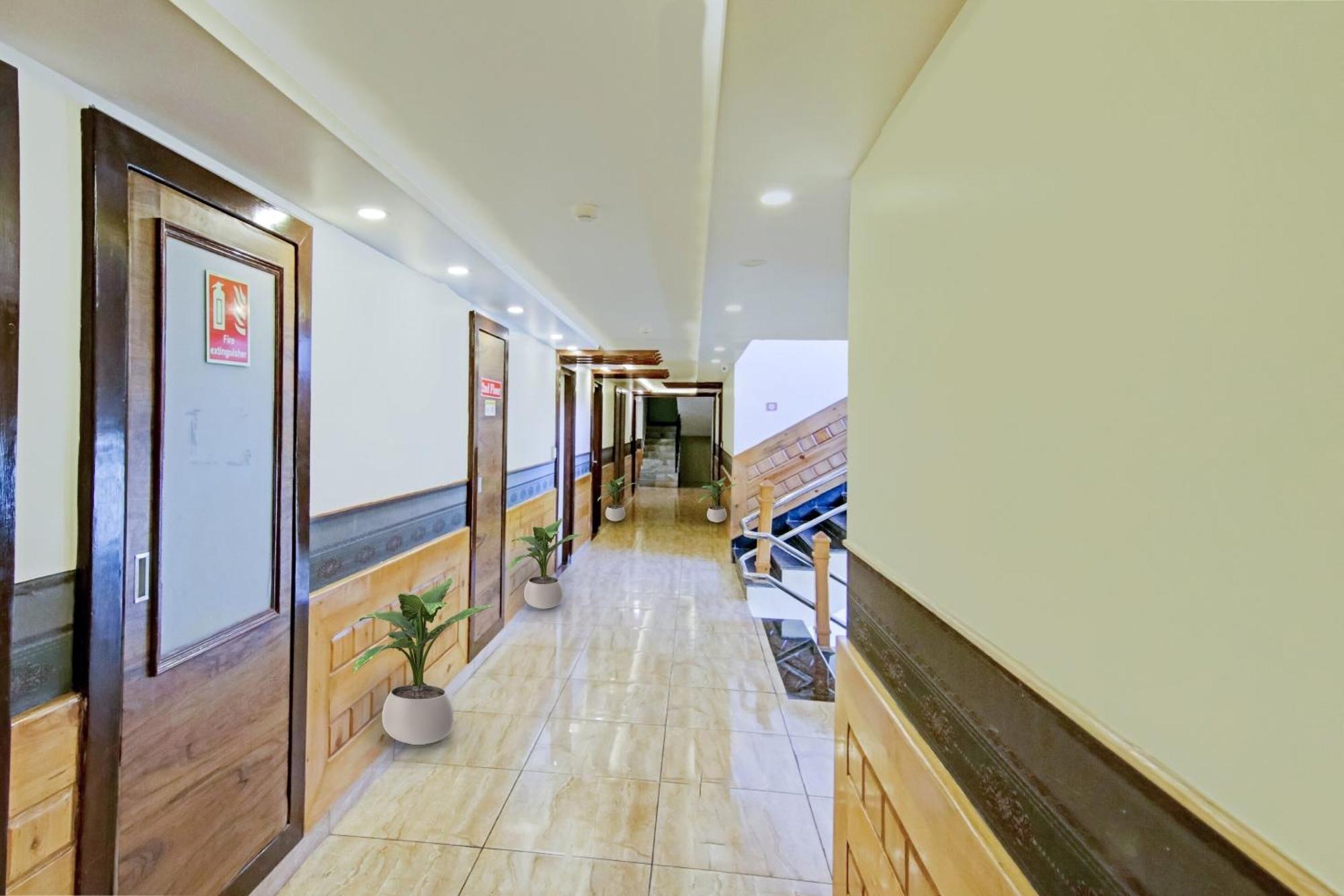ホテル Townhouse Oak Rohtang Heights Manāli エクステリア 写真