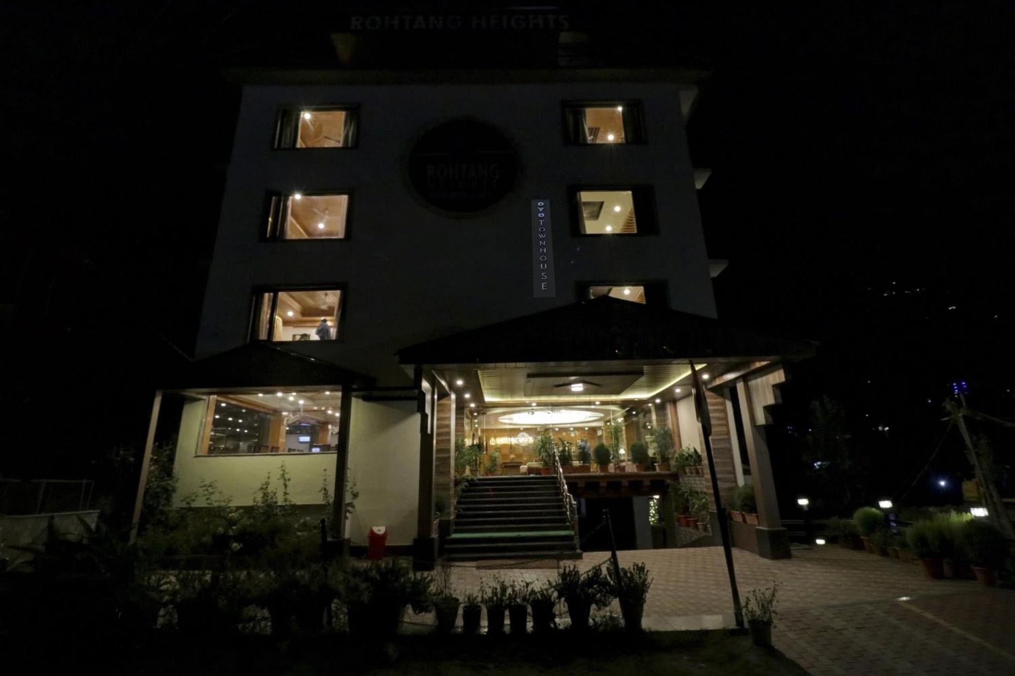ホテル Townhouse Oak Rohtang Heights Manāli エクステリア 写真