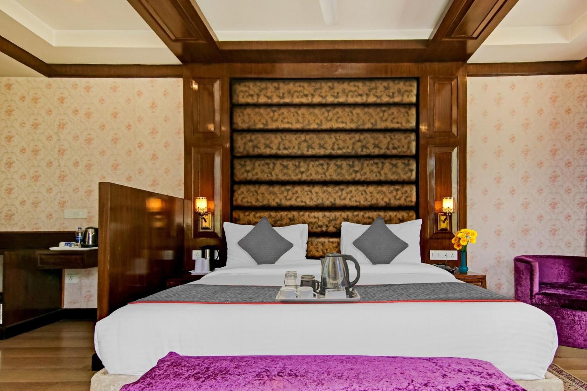 ホテル Townhouse Oak Rohtang Heights Manāli エクステリア 写真